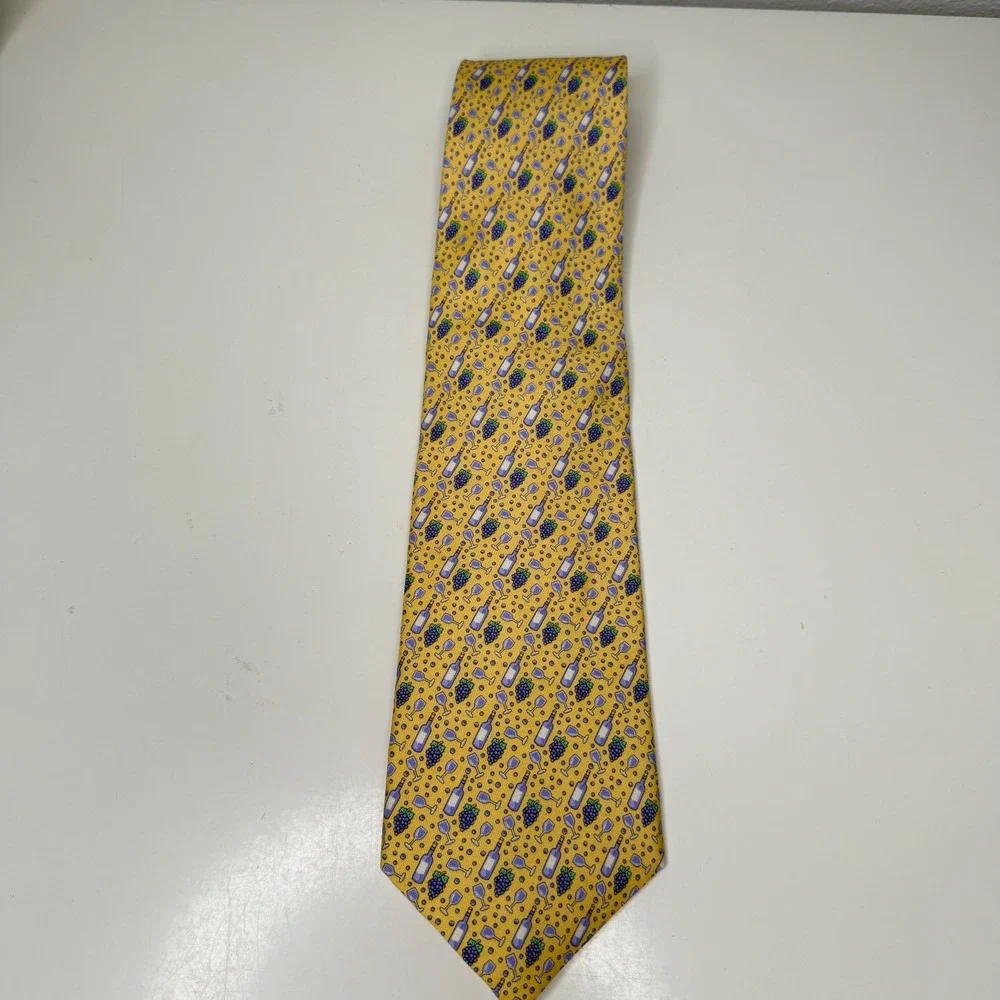 Vineyard Vines Silk Tie Mens Yellow Wine Bottle Grapes Preppy OS